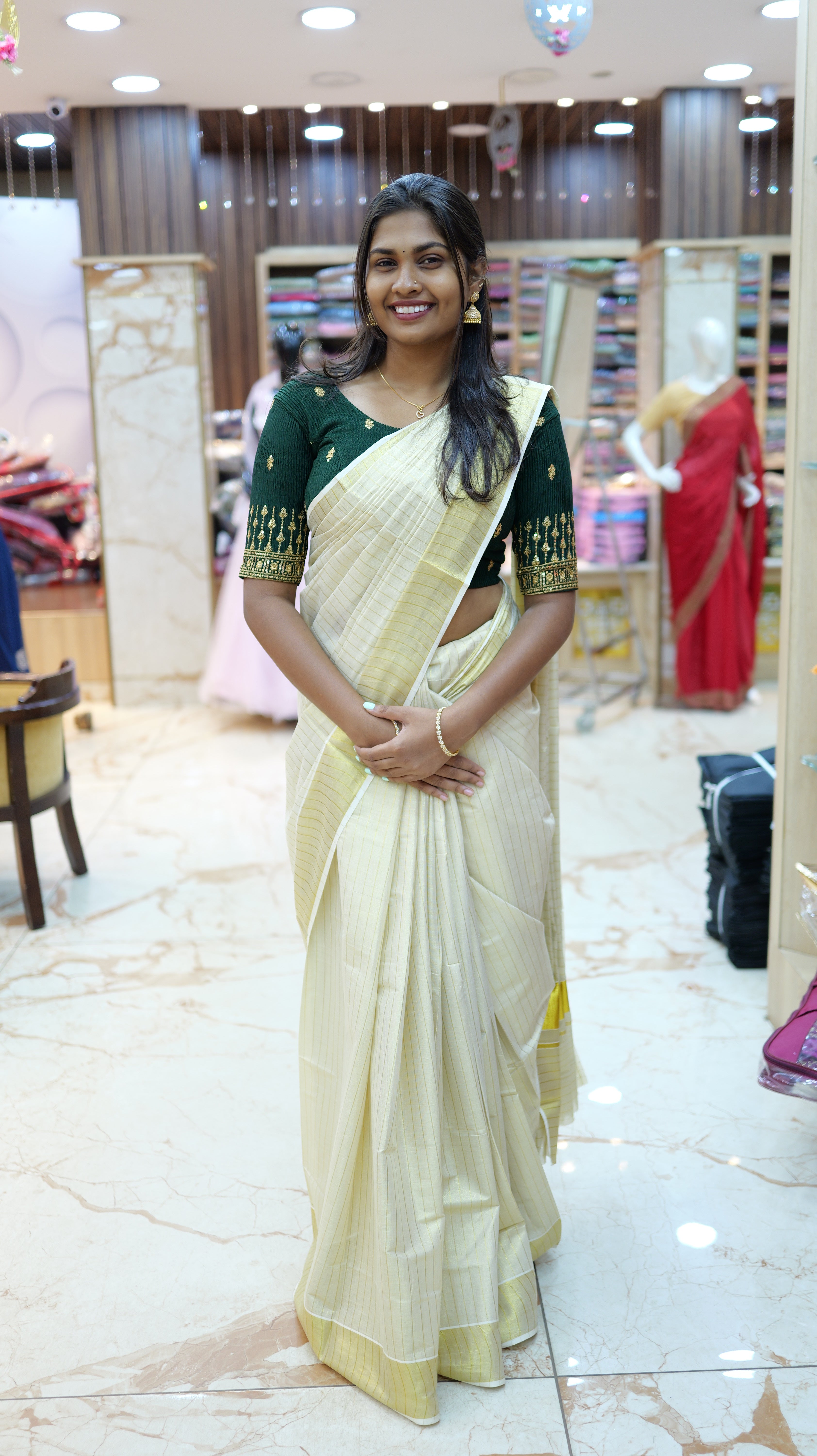 Kerala Tissue Saree with Elegant Line Pattern