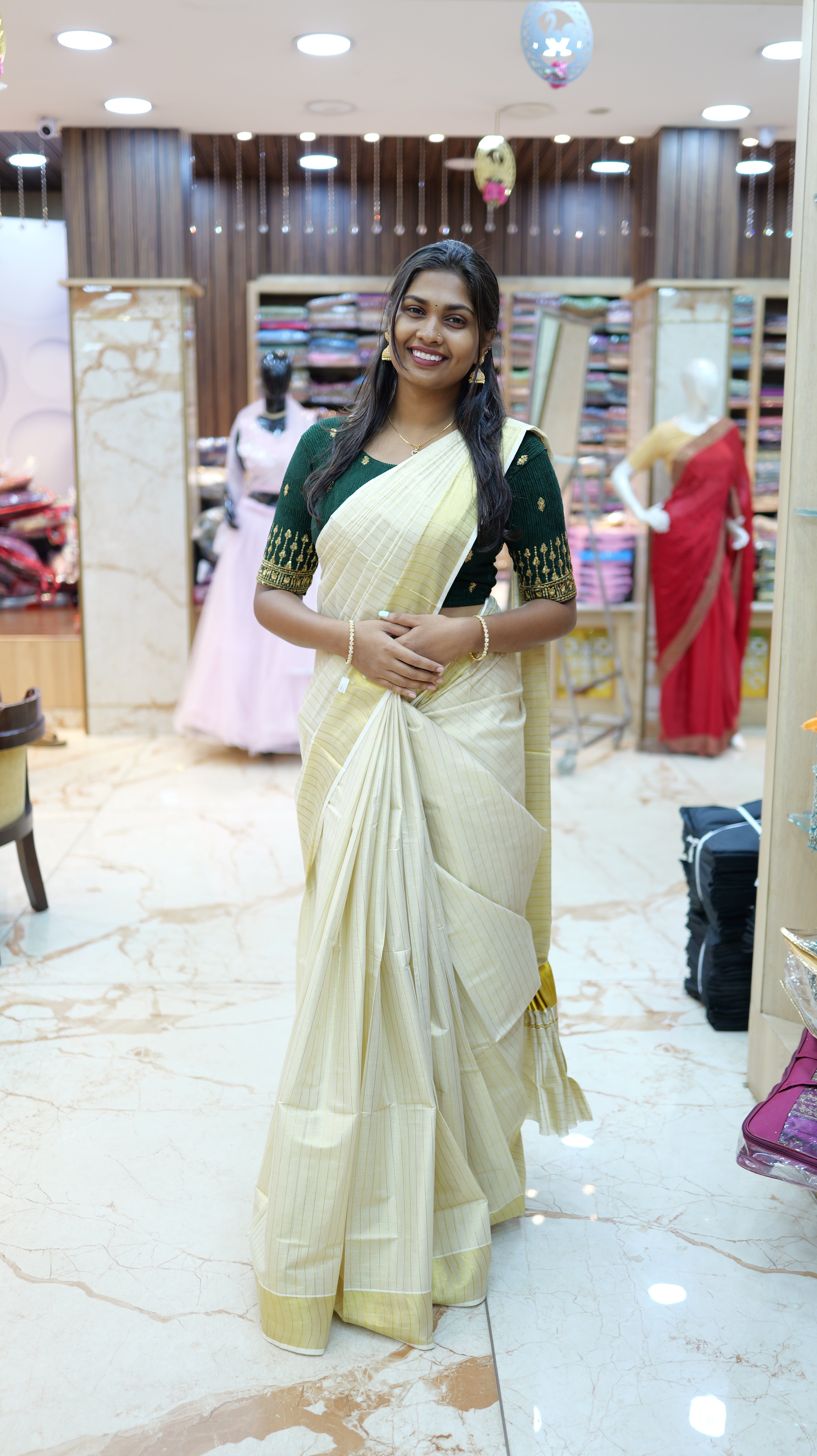 Kerala Tissue Saree with Elegant Line Pattern